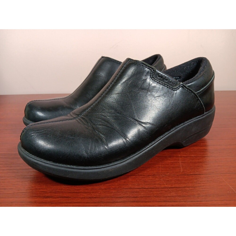 Crocs Work Chelsea Leather Clogs Size 8 Black Slip On EUC
